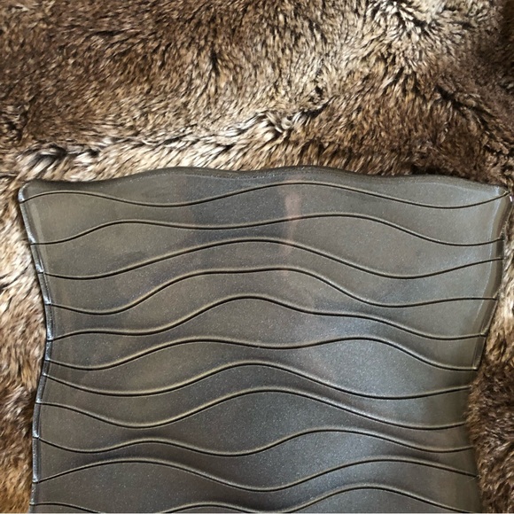 Stunning Square Wavy Edged Plate with lined detailed .  It would look fab decor - Picture 9 of 10